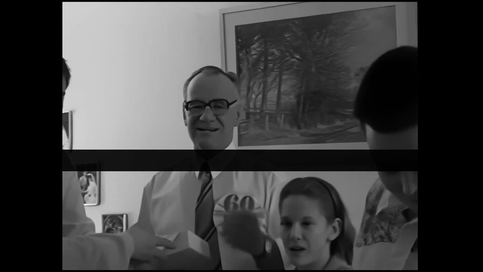 1. Schwarz-weiß + Bild rollt